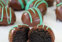 Mint Oreo Truffles With Cream Cheese and Chocolate