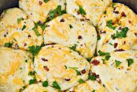 Keto Crack Biscuits with Cheddar and Bacon