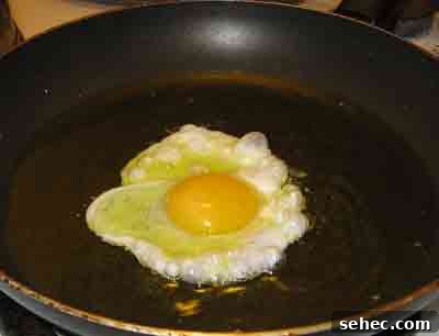 How to Fry Eggs Like a Greek Mom 3 Gently slide the eggs into the oil for the greek recipe for fried eggs.