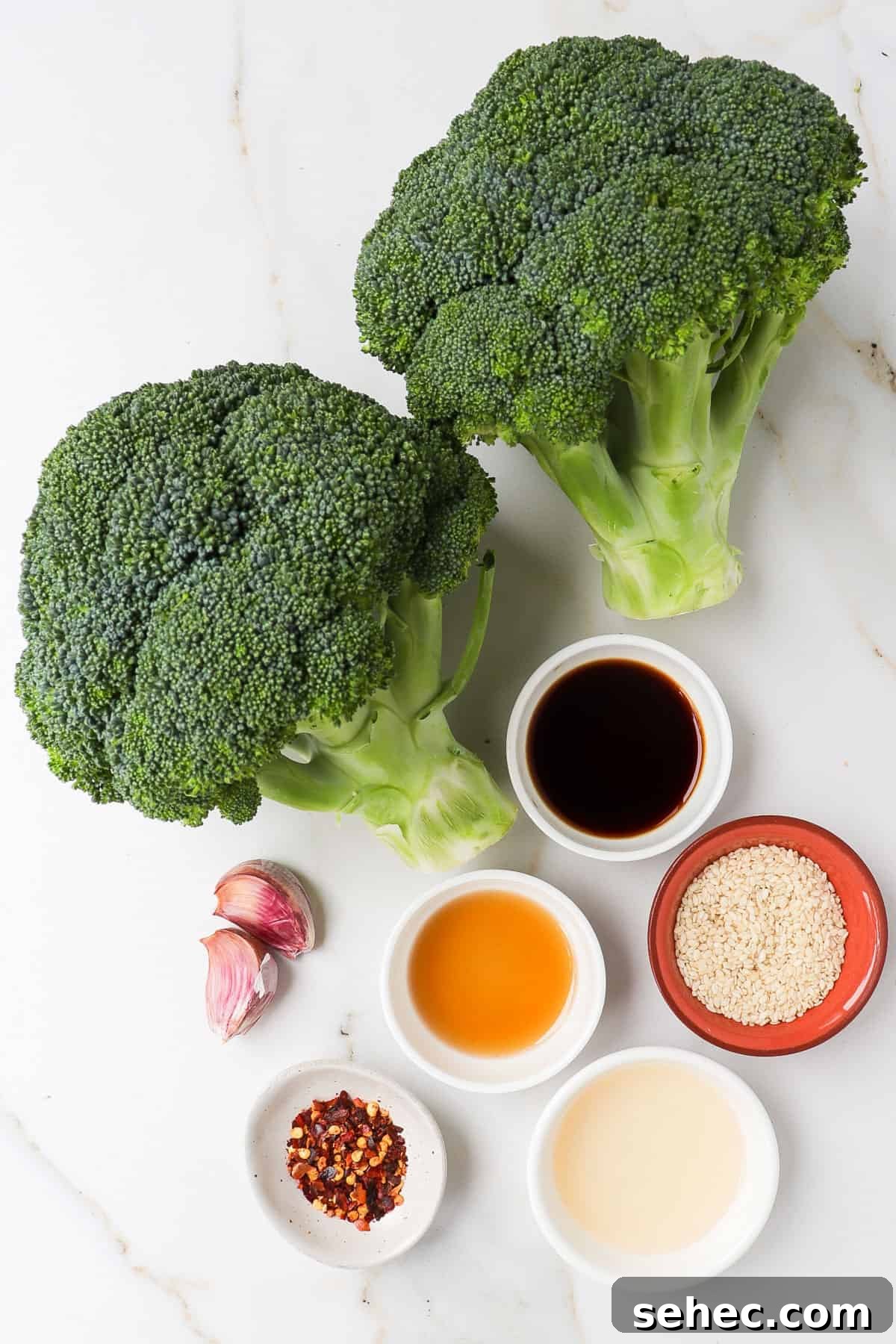 Korean Broccoli Banchan Side Dish Recipe 4 Ingredients shown to make the recipe.
