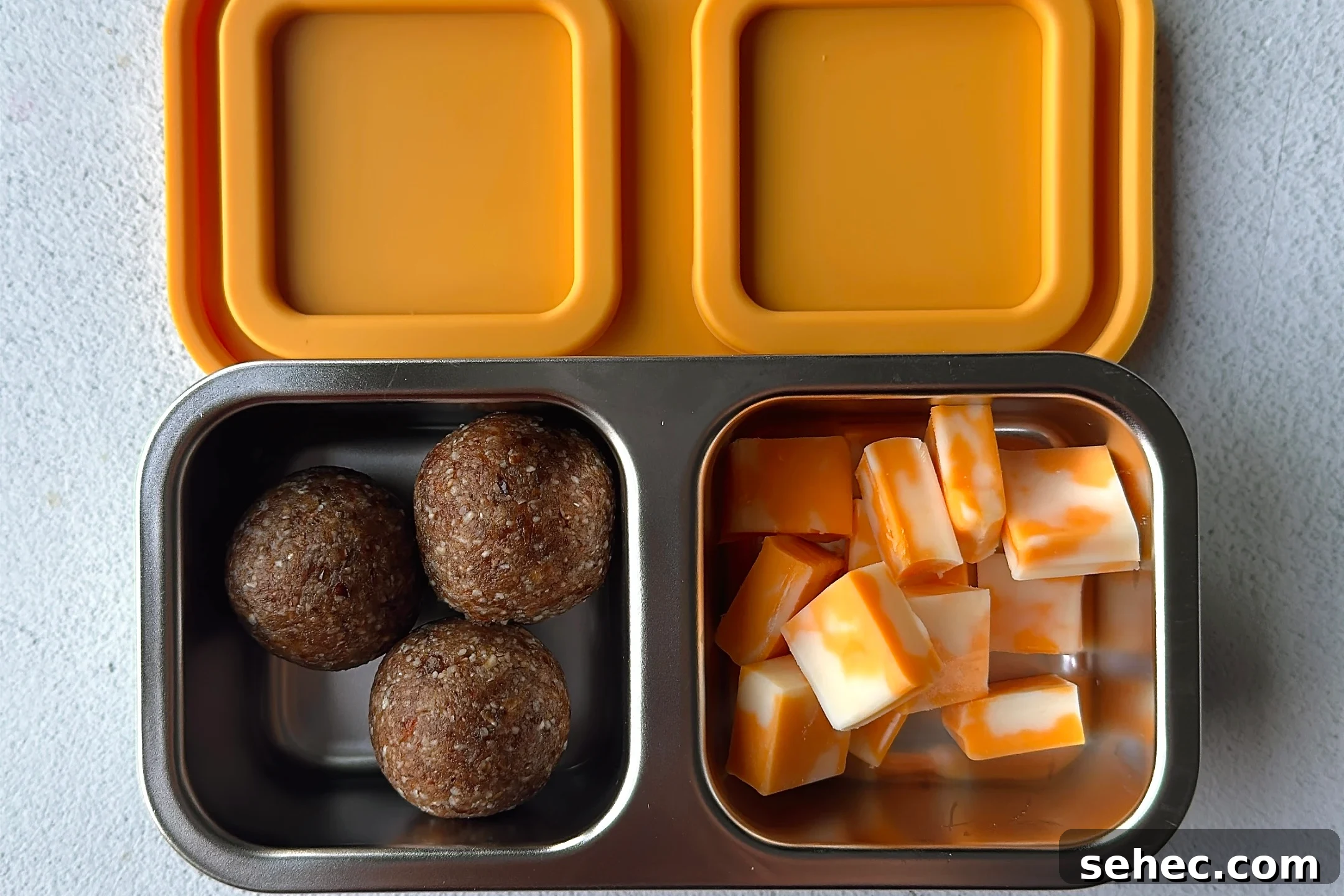 Nutritious School Snacks for Kids to Pack in Lunchboxes 4 Energy bites snackbox.