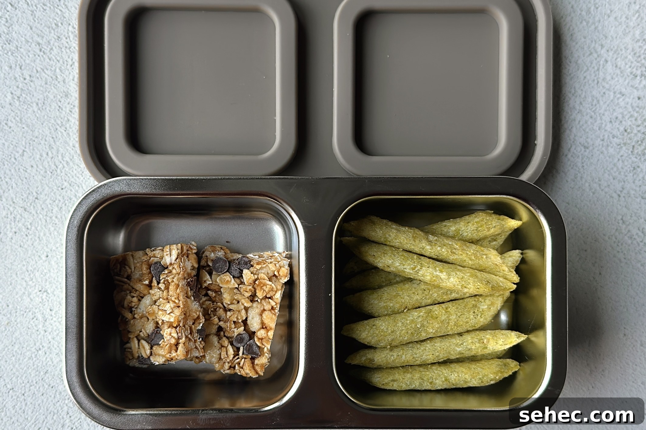 Nutritious School Snacks for Kids to Pack in Lunchboxes 5 Granola bar snackbox.