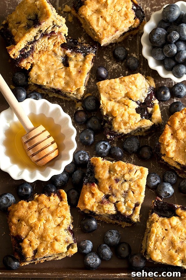 Blueberry Oatmeal Bars with Honey 2 Soft and moist Honey Blueberry Oatmeal Bars filled with homemade blueberry honey jam without pectin.