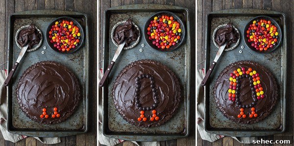 Thanksgiving Chocolate Brownie Turkey Tart 5 This chocolate brownie turkey tart is a fun Thanksgiving dessert! Ready in 1 hour!
