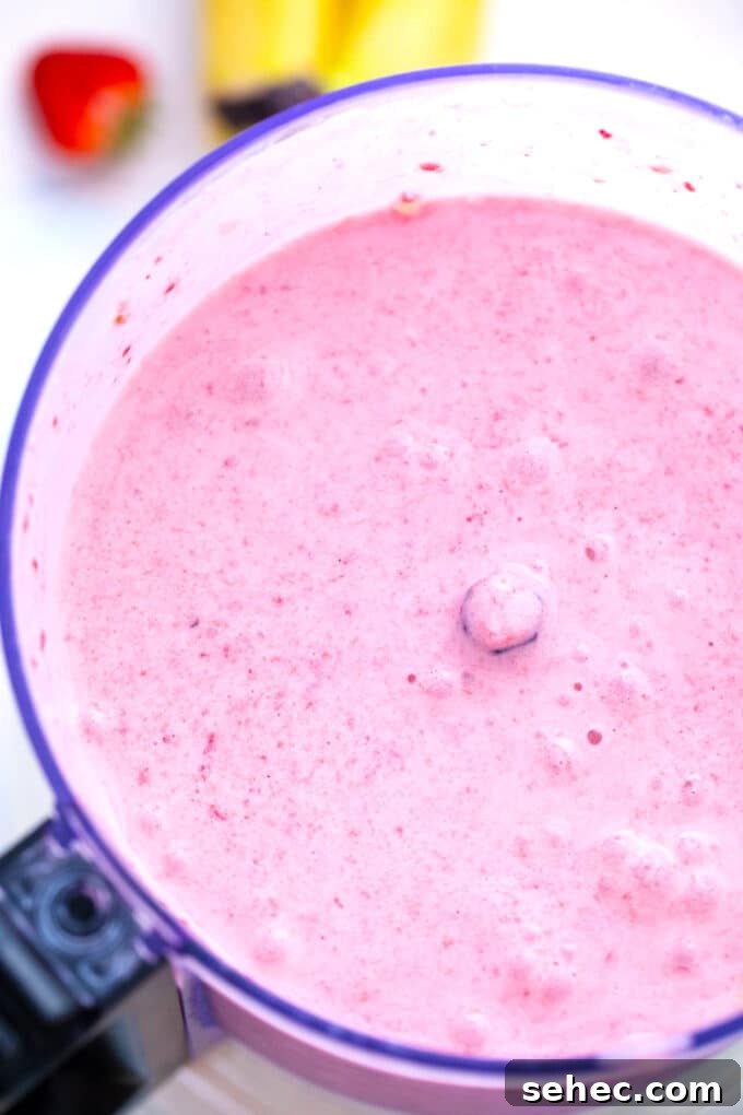 Creamy Strawberry Banana Smoothie Recipe 6 Strawberry banana smoothie in a blender.