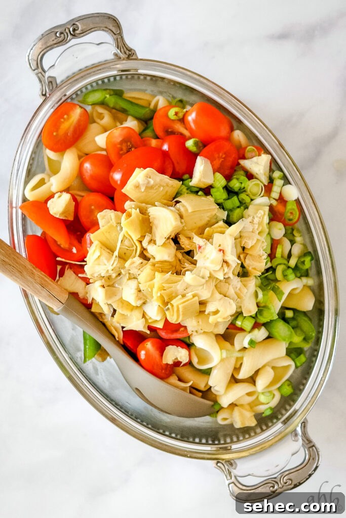 Creamy Pesto Pasta Salad with Fresh Basil 4 Fresh creamy pesto pasta salad served with homemade dressing