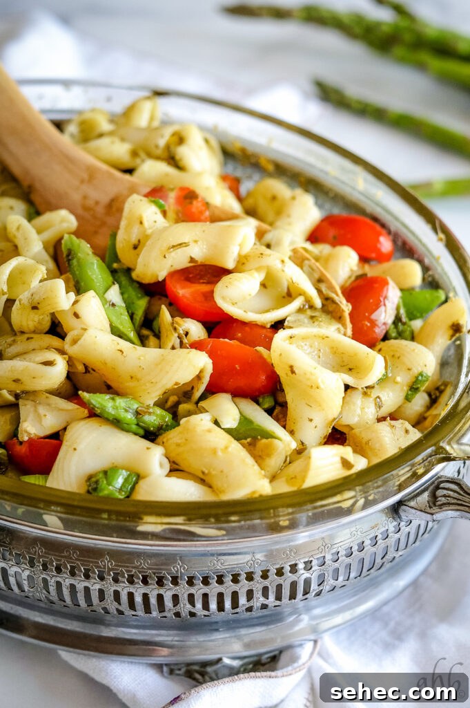 Creamy Pesto Pasta Salad with Fresh Basil 5 Creamy pesto pasta salad with tomatoes, asparagus, and artichokes