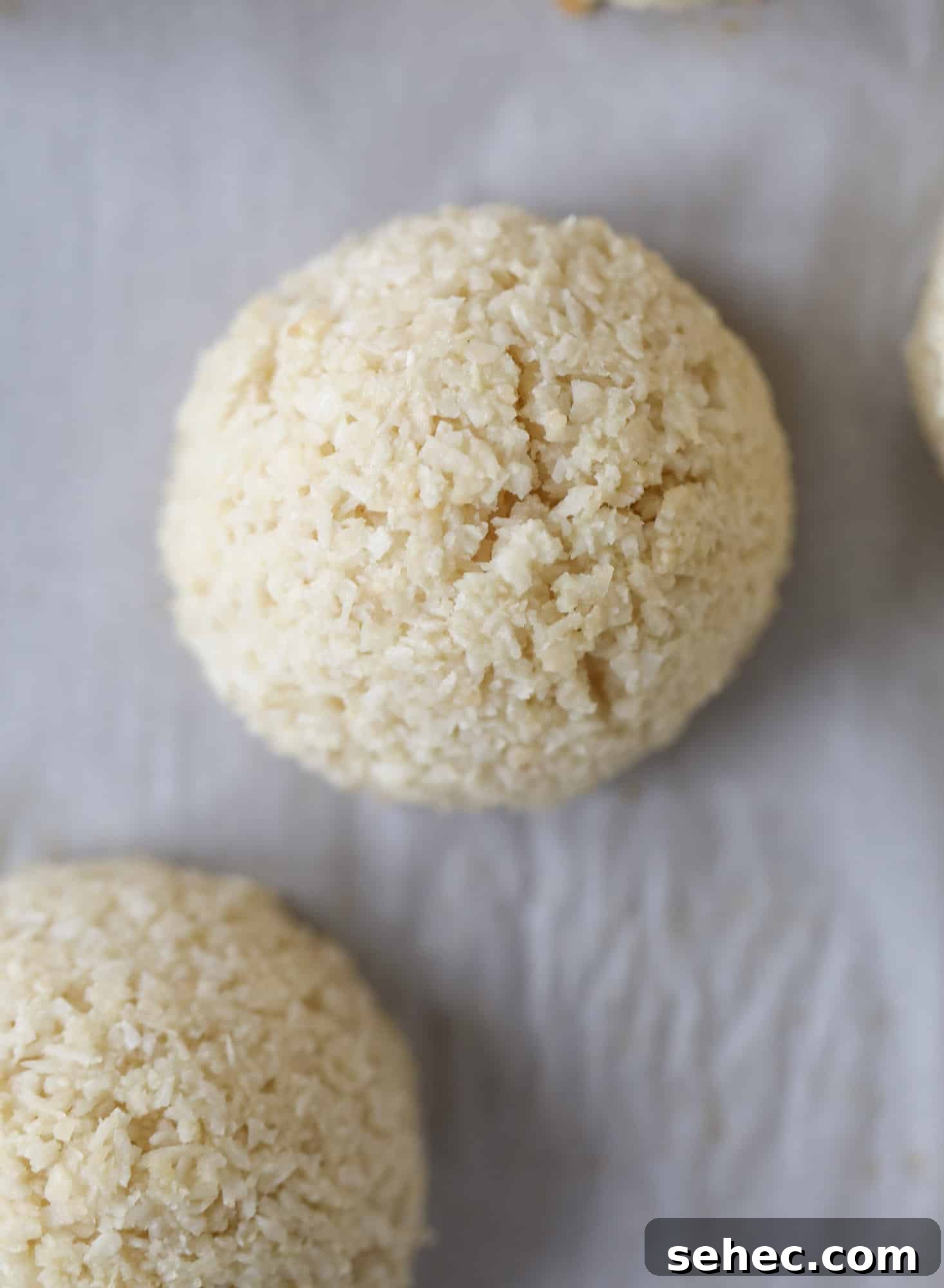 Irish Cream Coconut Macaroons Recipe 3 Classic chewy, slightly gooey coconut macaroons dipped in an irish cream chocolate ganache. Easy to make and gluten free too! I howsweeteats.com #irishcream #coconutmacaroons