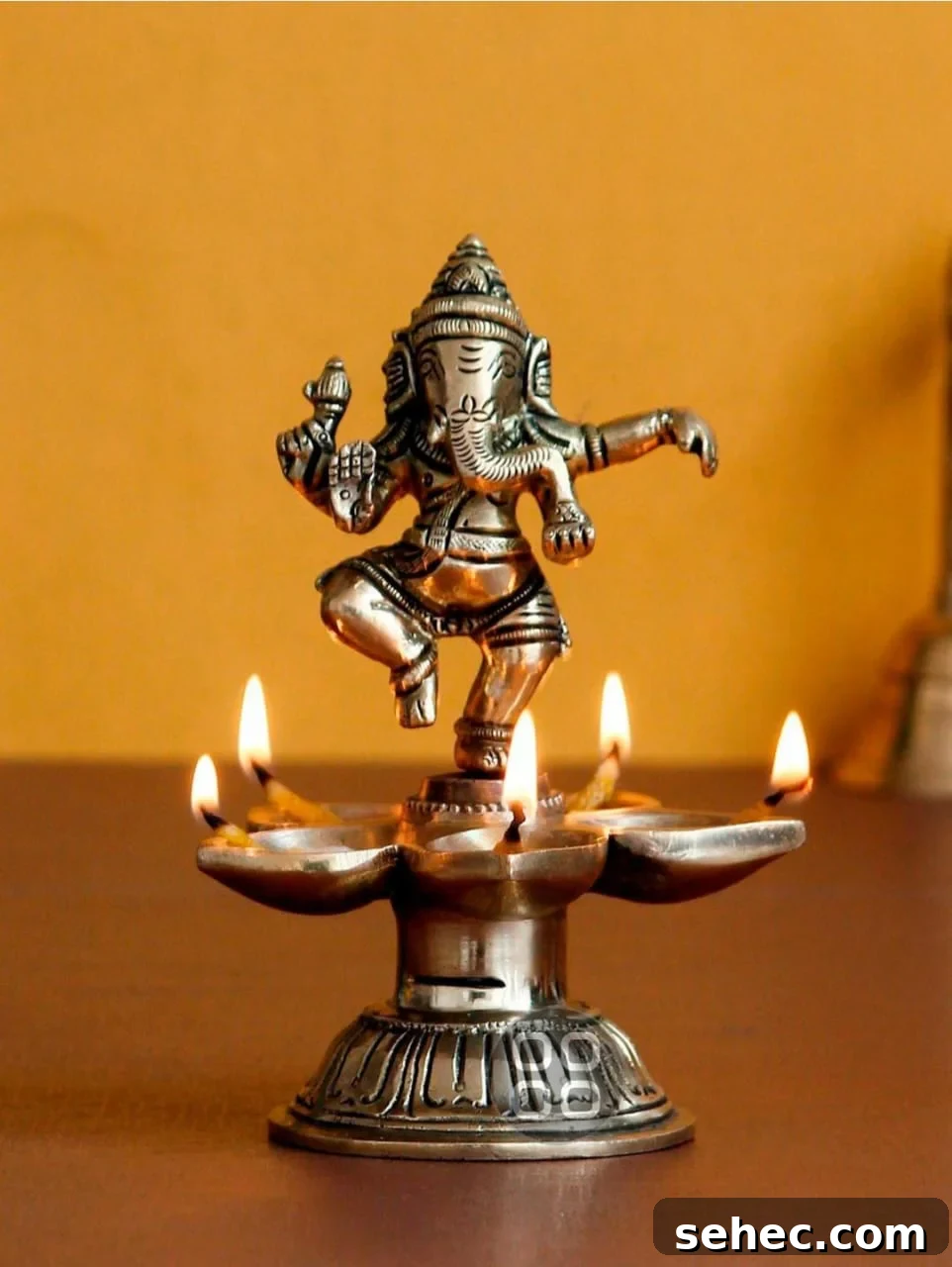 Gift ideas on ganesh chaturthi: Dancing Lord Ganesha Brass